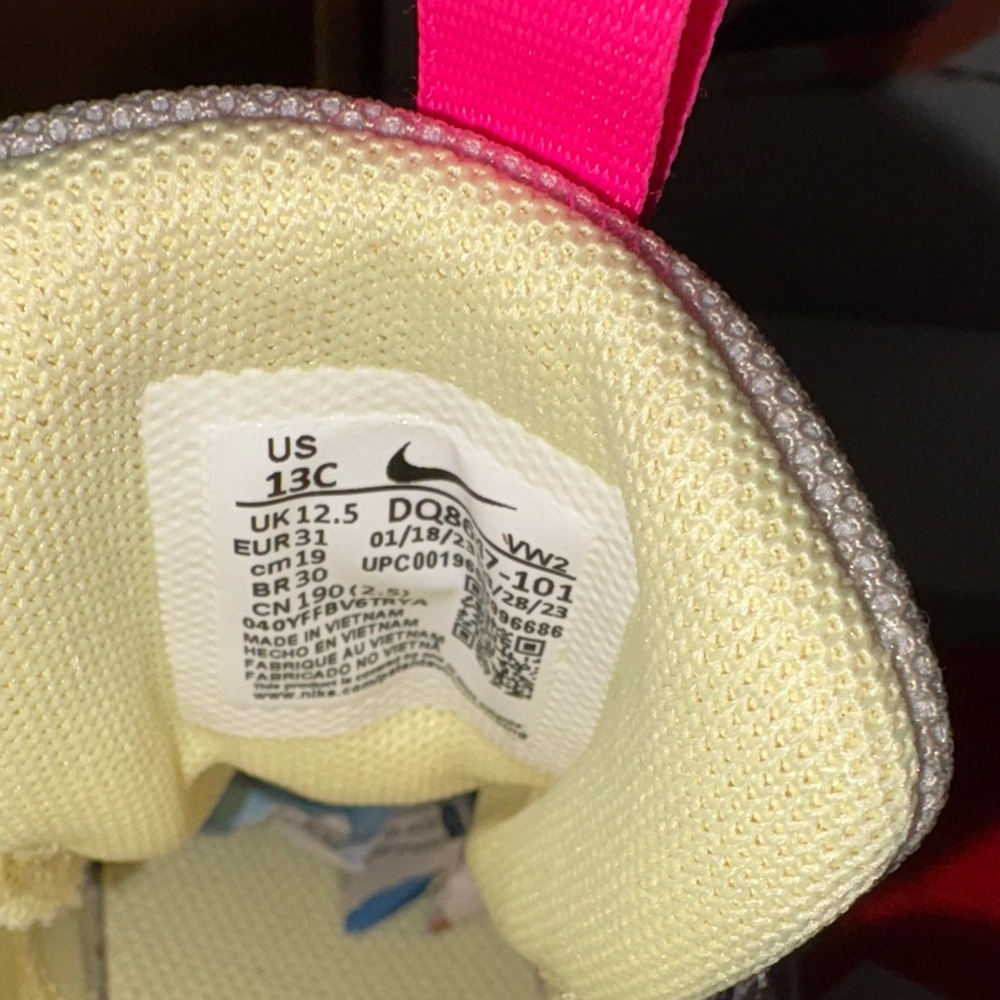 LeBron’s Witness 7 Kids Nike - Picture 6 of 8